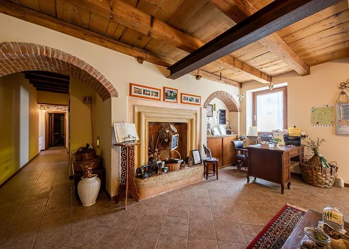 Borgo Di Calmasino *