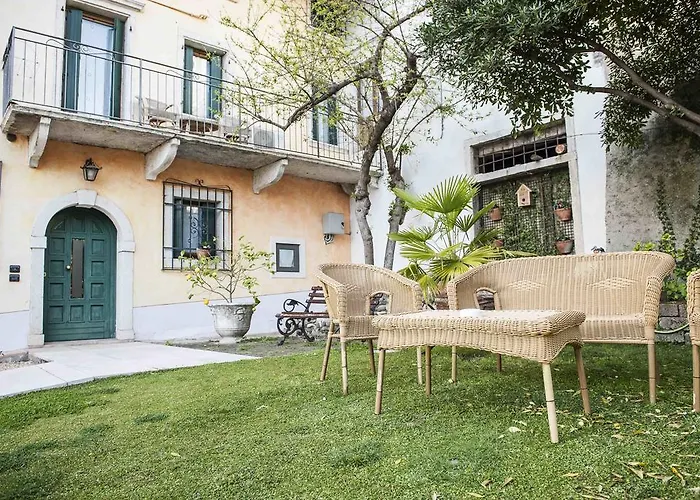 Borgo Di Calmasino *