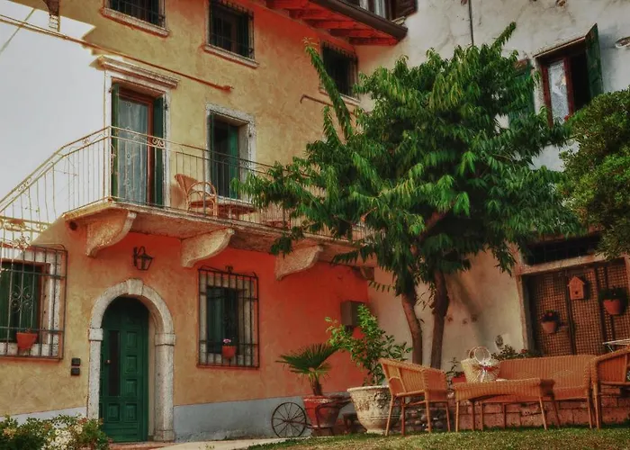 Borgo Di Calmasino Alloggio per agriturismo Bardolino