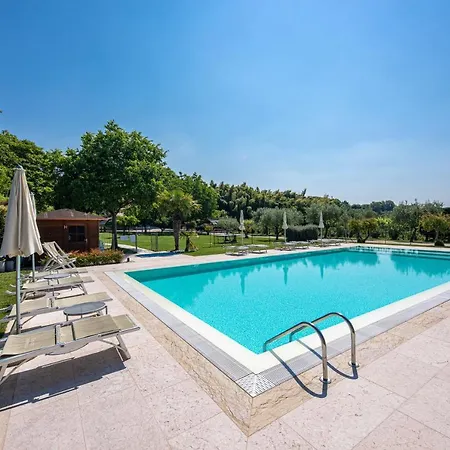 Borgo Di Calmasino *