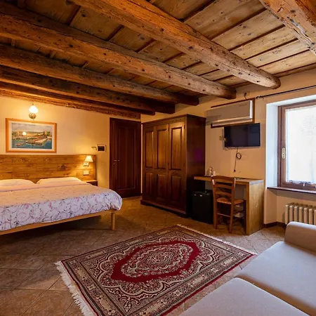 Borgo Di Calmasino Vakantieboerderij
