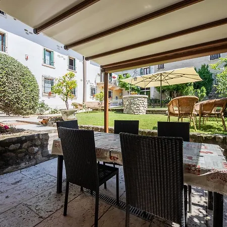 Borgo Di Calmasino Vakantieboerderij *
