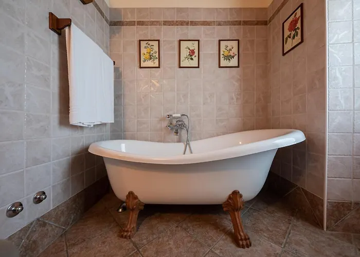 Borgo Di Calmasino *