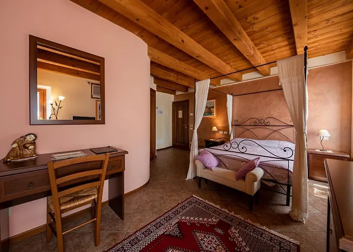 Borgo Di Calmasino Фермерский дом