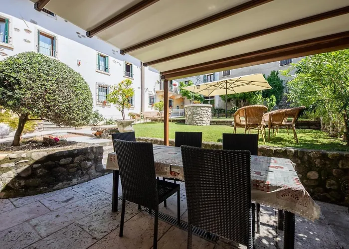 Borgo Di Calmasino Фермерский дом *