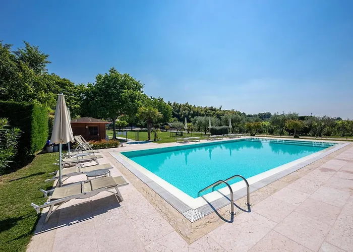 Borgo Di Calmasino *